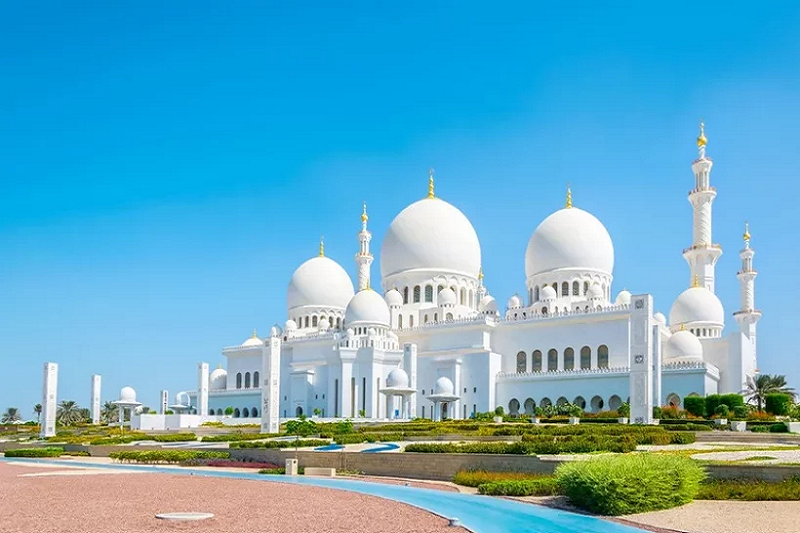 Abu Dhabi City Tour UAE: Unveiling Enchantment Explore the Jewel of the UAE